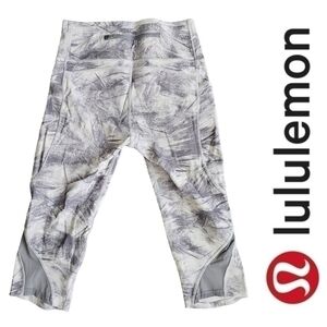 Lululemon Pace Perfect Crop (17")Breeze By White Light Cast / Light Cast Size 8